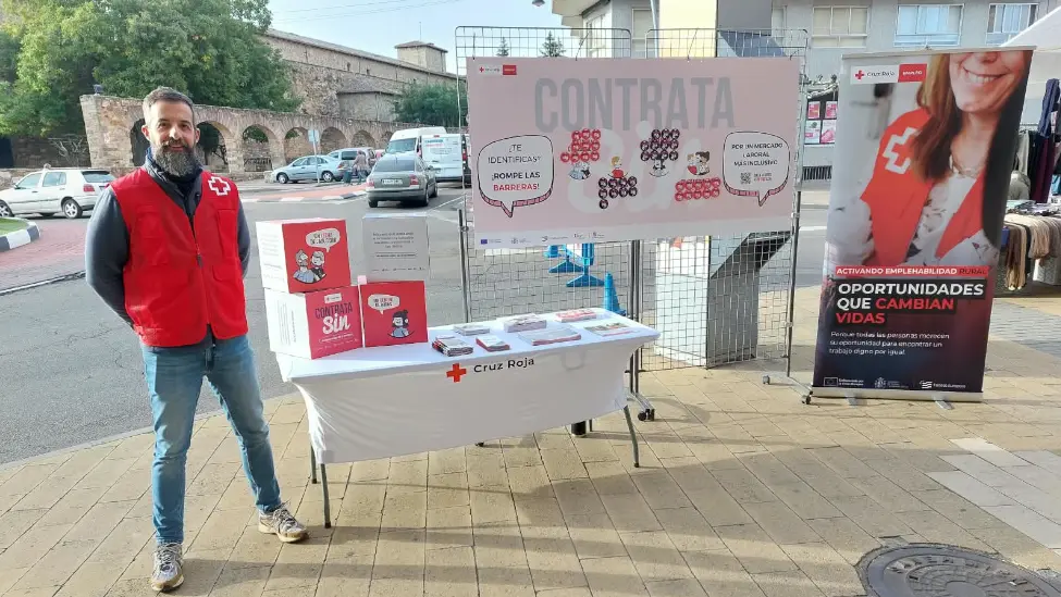 Cruz Roja combate los prejuicios laborales en Astorga con 'Contrata Sin'