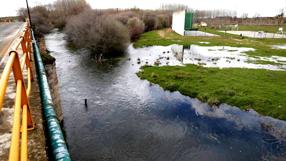Río Órbigo a su paso por Cebrones del Río. Foto Archivo