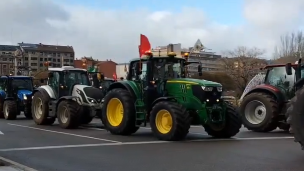 315 tractores y 2.000 personas claman en León contra el acuerdo de Mercosur