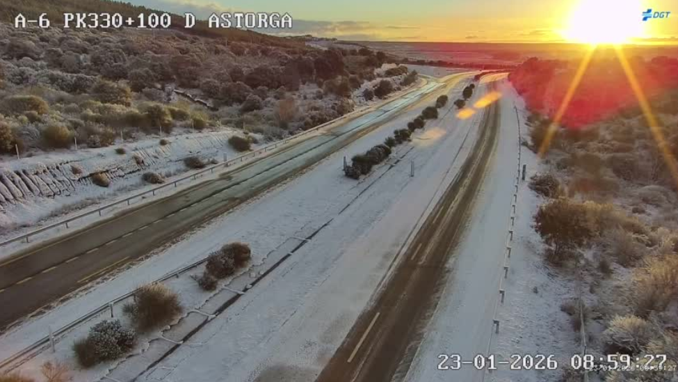 Ingrid ya cubre de blanco León: Prohibido el paso de camiones en la AP-66 y alerta en la Meseta por nieve