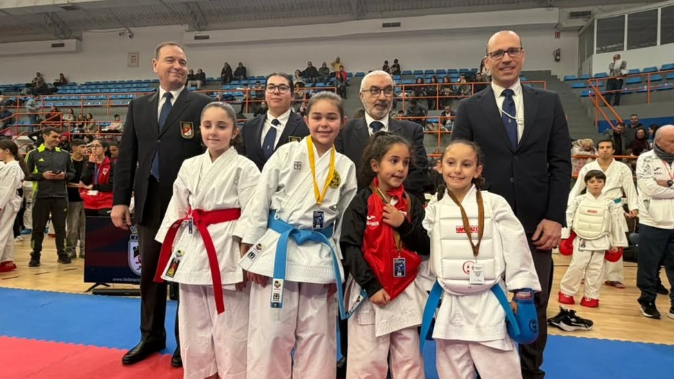 El Club de Kárate Bañezano arranca 2026 con una lluvia de medallas en Salamanca