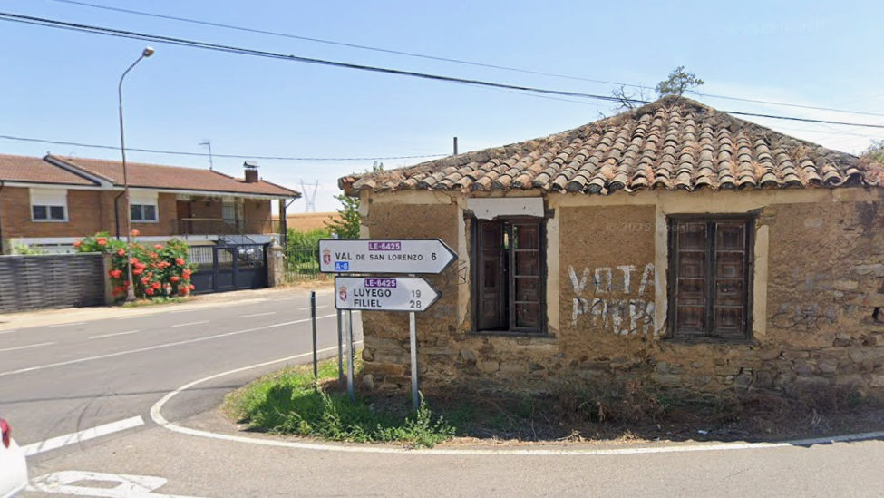 Un varón herido tras el vuelco de un todoterreno en Astorga