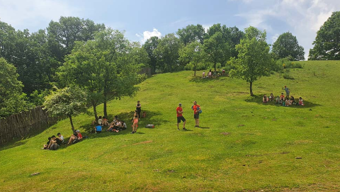 Santa María del Páramo busca monitor de senderismo para el programa