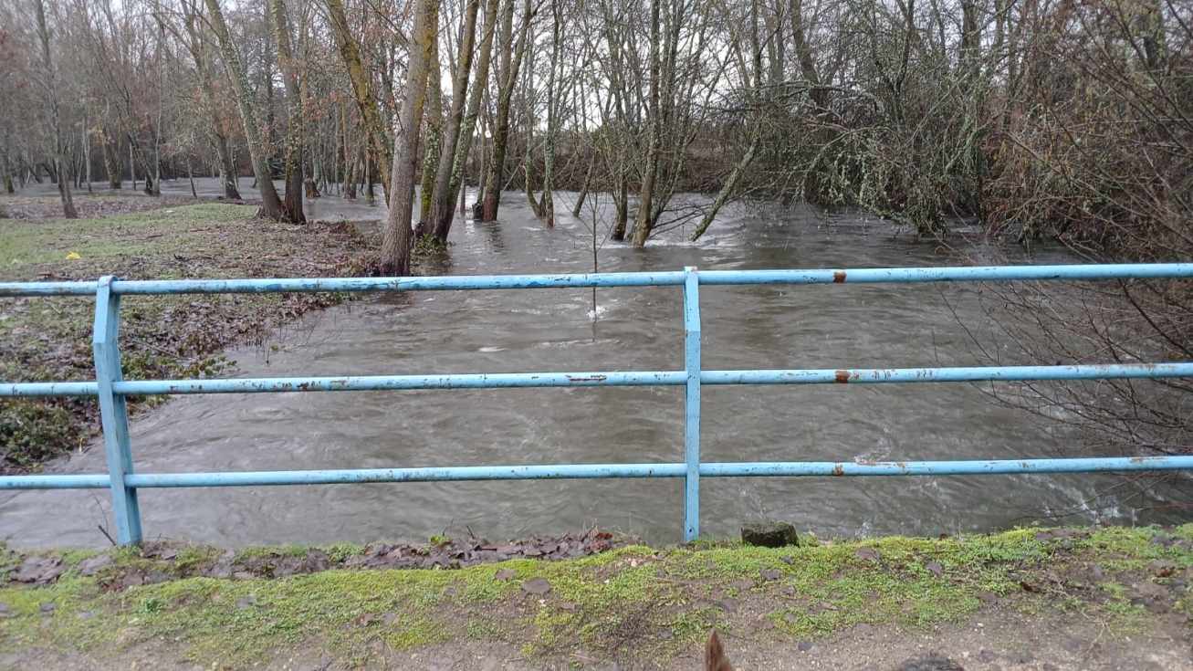 La borrasca Nils y el deshielo ponen al límite la cuenca del Tuerto y el Órbigo