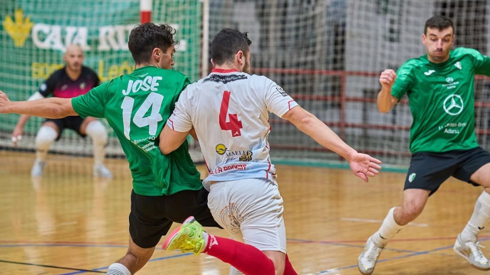 Un doble penalti en el último suspiro castiga al Berarqui CD La Bañeza en Cuéllar