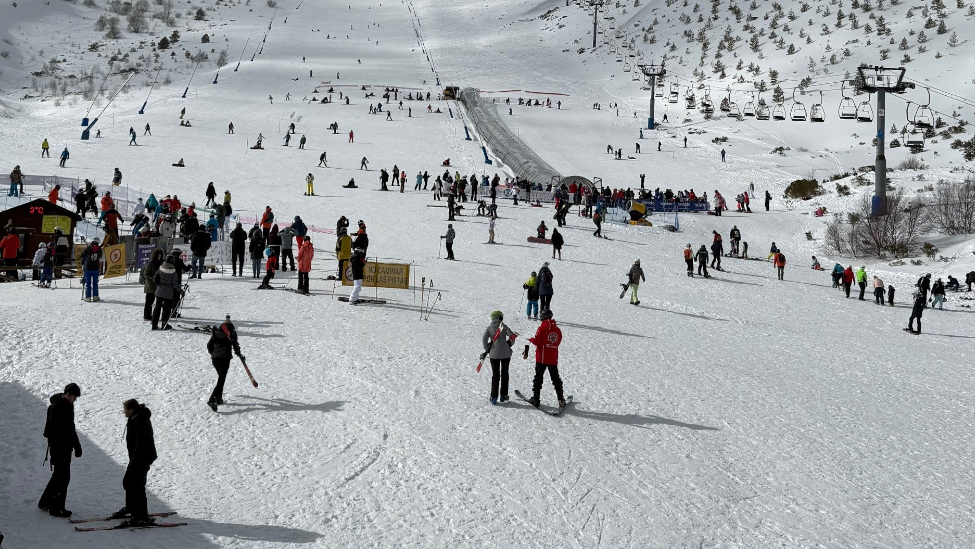Las rachas de viento no impiden que San Isidro y Valle Laciana- Leitariegos superen los 8.500 visitantes