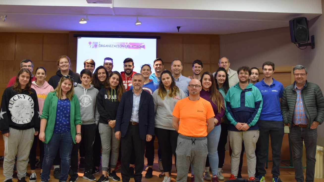 Curso entrenadores baloncesto La Ba&ntilde;eza