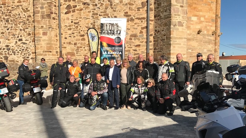 Parada y sellado en La Bañeza del II Rally Turístico Vía de la Plata