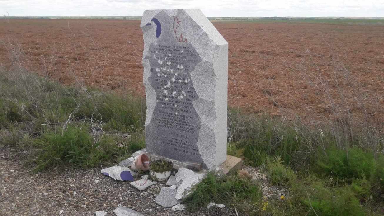 Monolito en Izagre en memoria a los ba&ntilde;ezanos represaliados durante la Guerra Civil