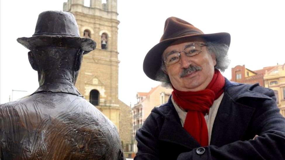 Antonio Colinas en La Bañeza. Fuente: ElMundo