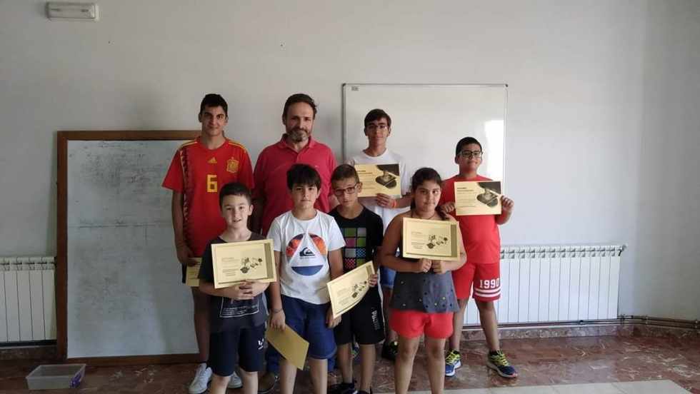 Entrega de diplomas con el Concejal de Cultura y Turismo, José Luis del Riego