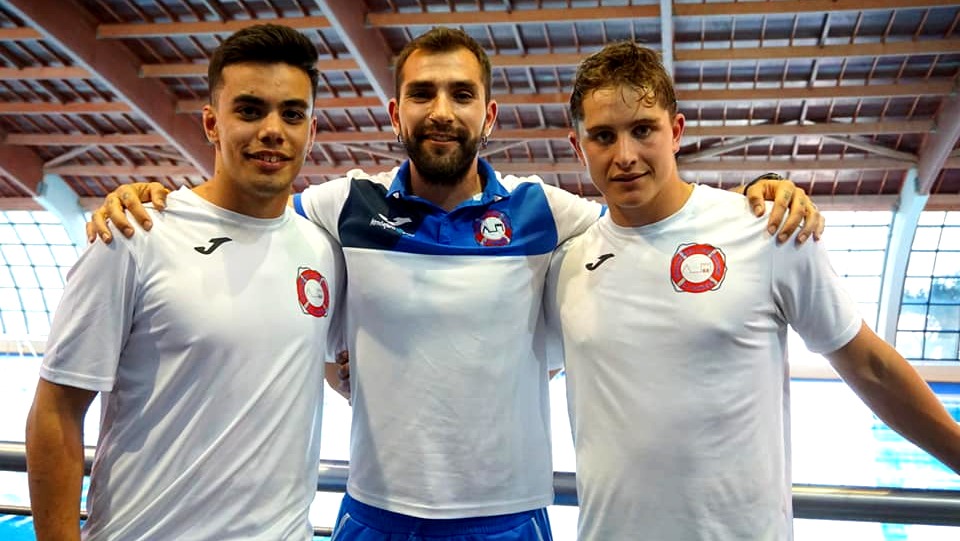 Neizan y Alberto con Carlos Acedo, su entrenador