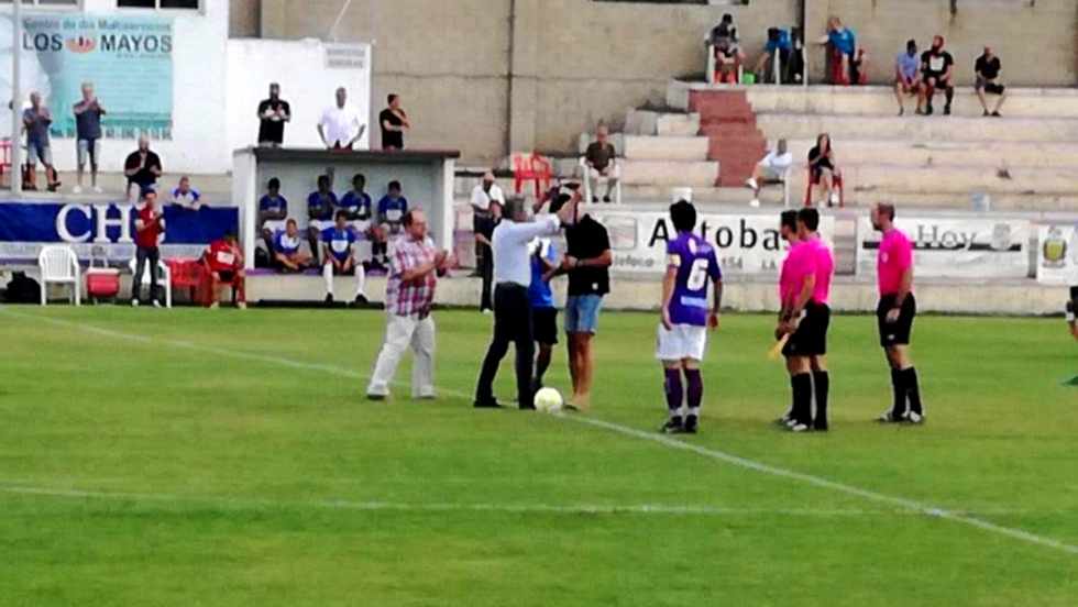 Saque de honor José Julián Becerro. LaBañezaFC