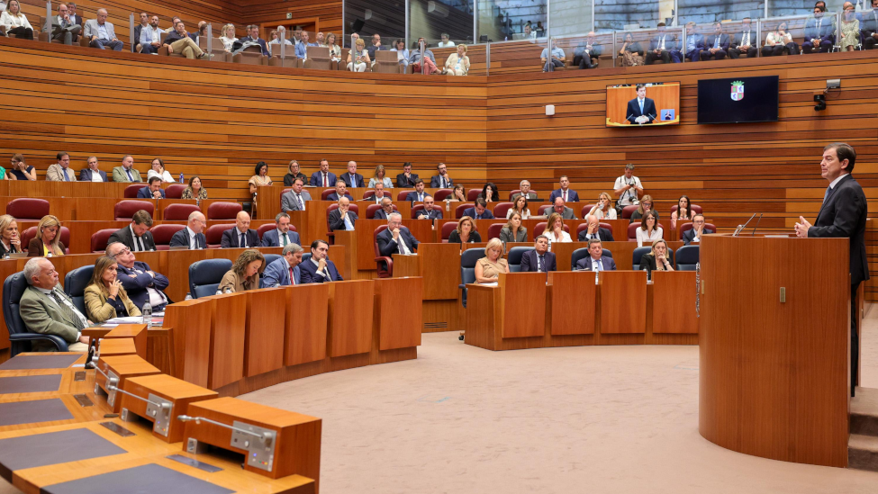 Mañueco apela a la unidad y anuncia un extenso diálogo con todos los sectores implicados para mejorar la prevención de incendios forestales en Castilla y León