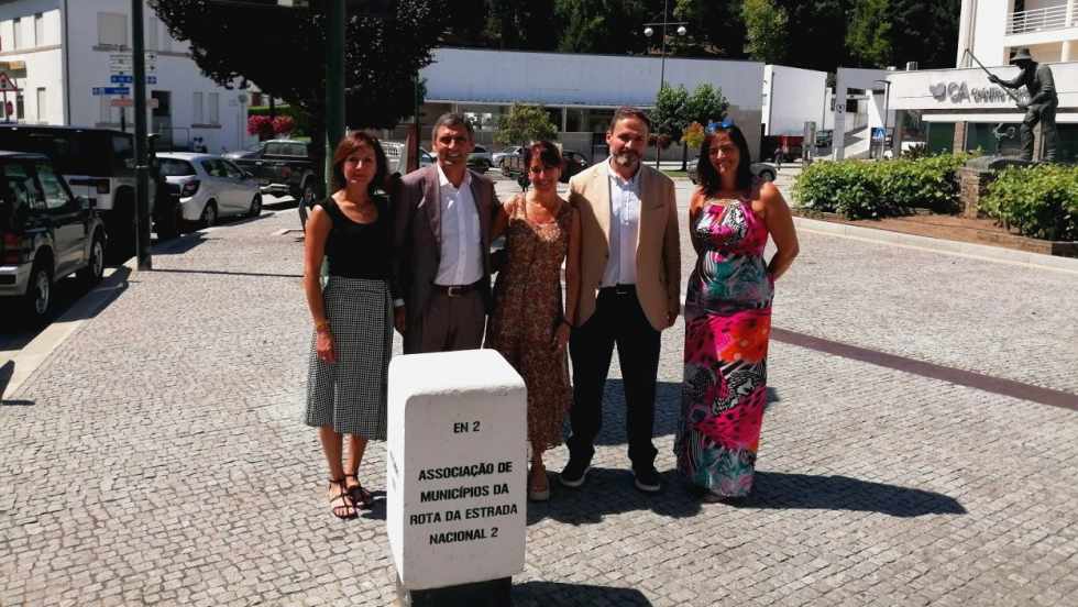 Delegación bañezana con representantes de la asociación lusa
