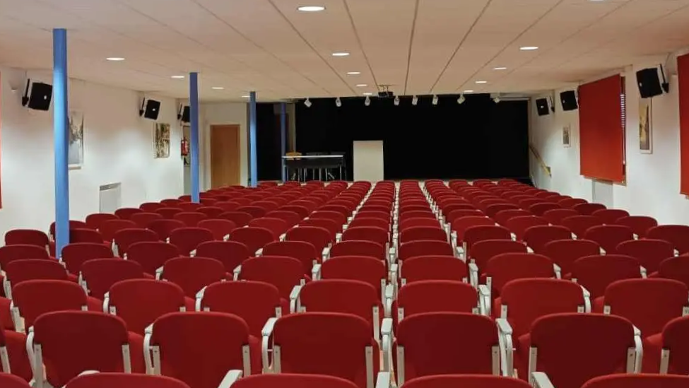 Santa María del Páramo se integra en la Red de Circuitos Escénicos de Castilla y León y aprueba nuevas inversiones  culturales por 57.747 euros