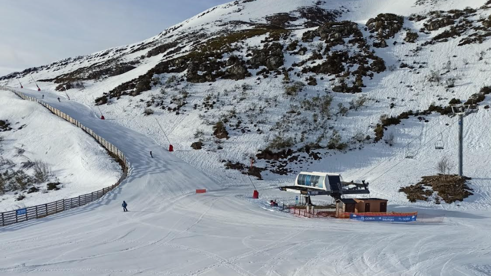 Sale a licitación la explotación y gestión de dos bares y un albergue en Valle de Laciana - Leitariegos