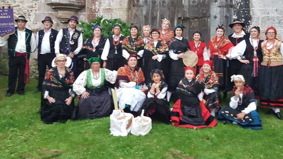 El Grupo de Bailes La Asunción celebra 34 años de historia y más de una década de su 
