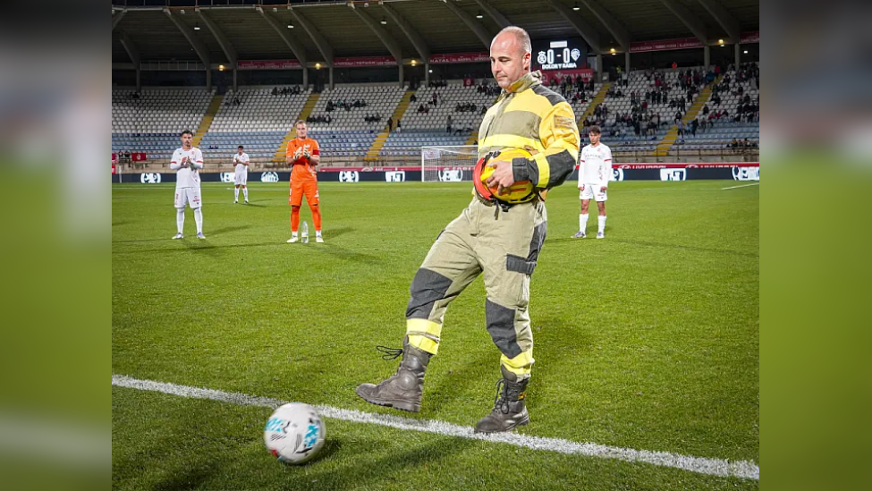 Emotivo homenaje a las BRIF en el Reino de León: El fútbol recauda fondos para los damnificados por los incendios