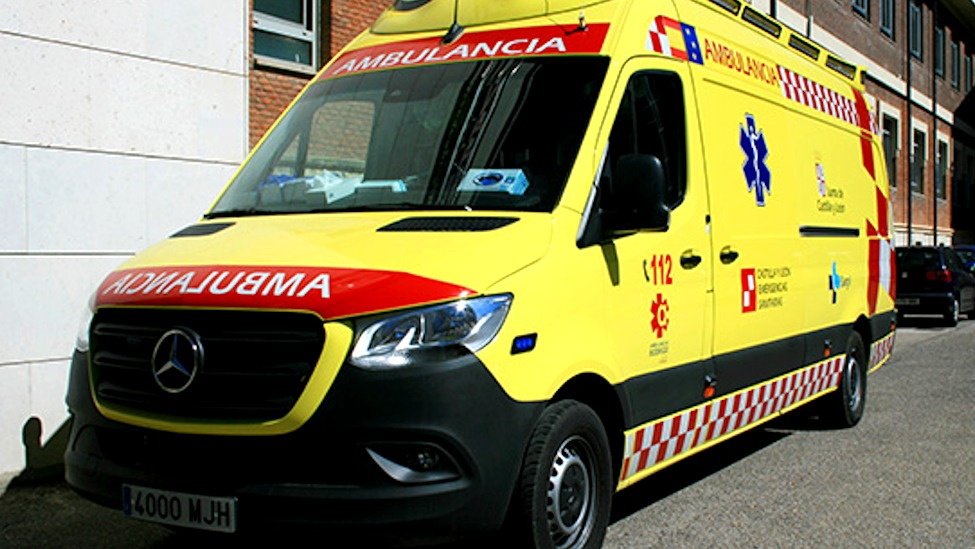 Dos personas heridas en un vuelco de turismo en la A-6 en Pozuelo del Páramo