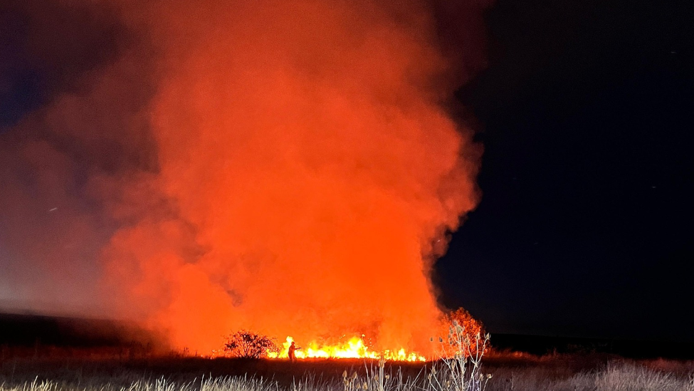 Los Bomberos del SEPEIS Intervienen en la Extinción de un Incendio Agrícola en Matanza de los Oteros