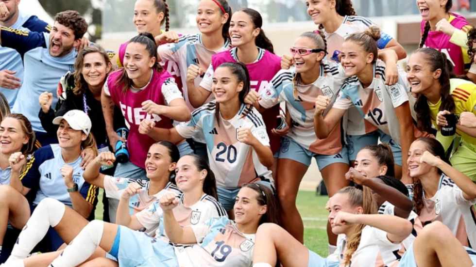 ¡Debut mundialista y liderato! Alba Fuertes juega sus primeros minutos en Marruecos y España sella el pleno de victorias