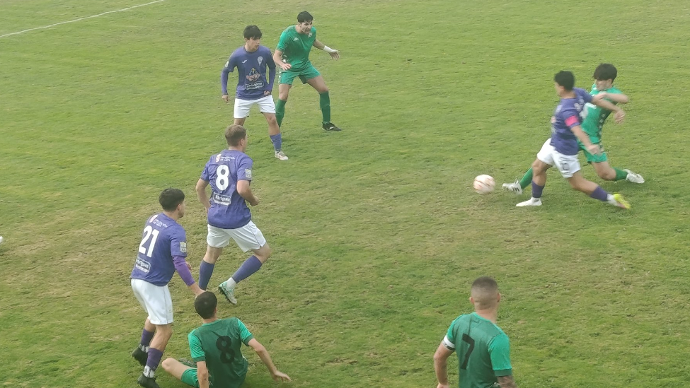 Descalabro en el descuento: La Bañeza FC cae de manera cruel ante el Victoria C.F.