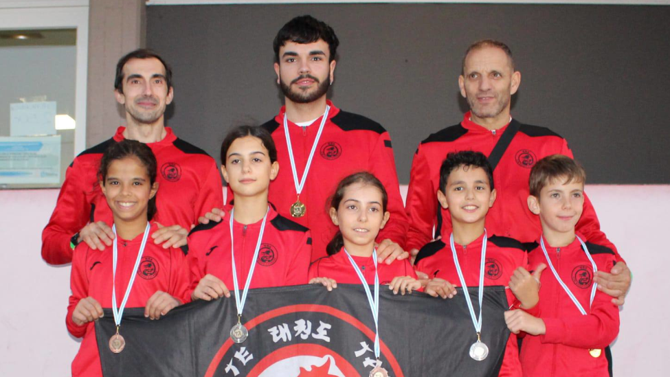 Marcos Bailez se corona campeón en el Open Internacional de Ribeira de taekwondo