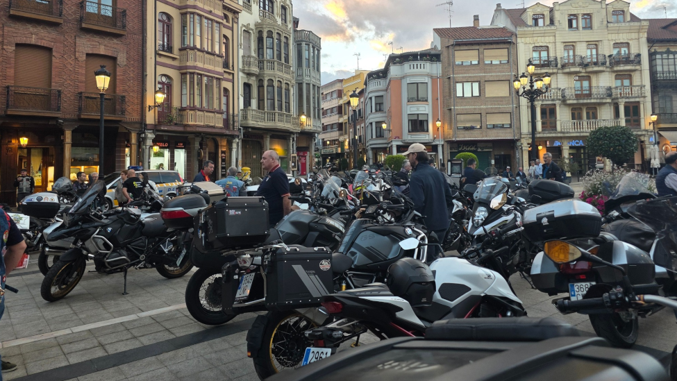 Éxito de la Primera Prueba de la Copa de España de Mototurismo en La Bañeza con homenaje a Abel Ramos