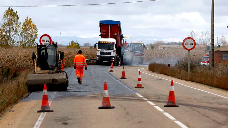 Renovaci&oacute;n del asfalto en CL-622. Diario de Le&oacute;n MARCIANO P&Eacute;REZ
