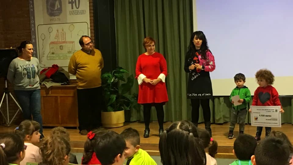 Entrega del cheque en el CEIP San José de Calasanz