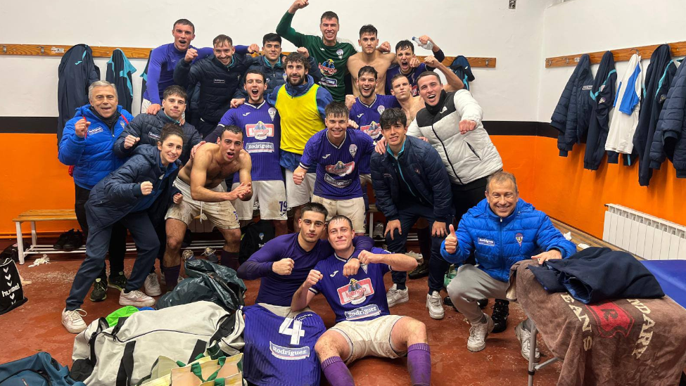 La Bañeza FC continúa su racha y vence al Helmántico entrando en puestos de Playoff