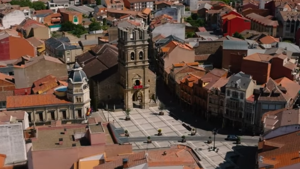 La Bañeza proyecta su identidad cultural en INTUR 2025: un destino de modernismo, poesía y creación