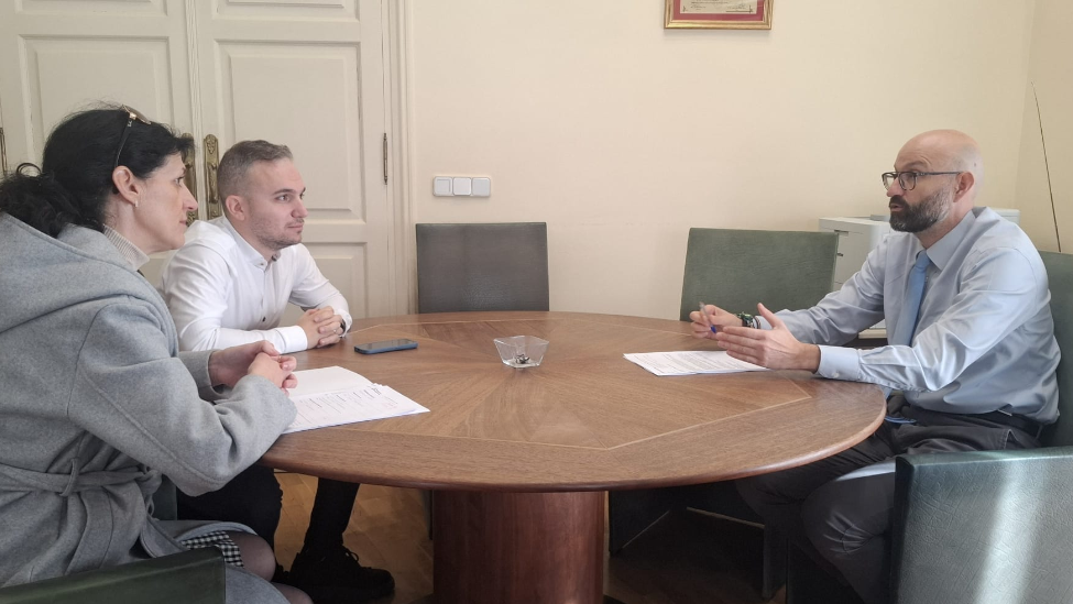 El Subdelegado del Gobierno se compromete a mediar en la urgencia del río Jamuz