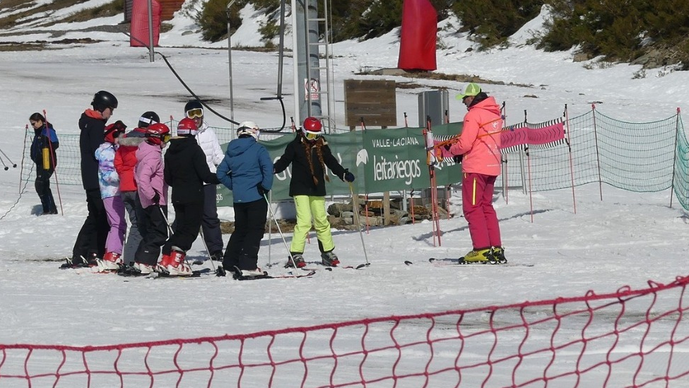 León y Asturias prorrogan el convenio para el impulso y promoción conjunta de sus estaciones de esquí