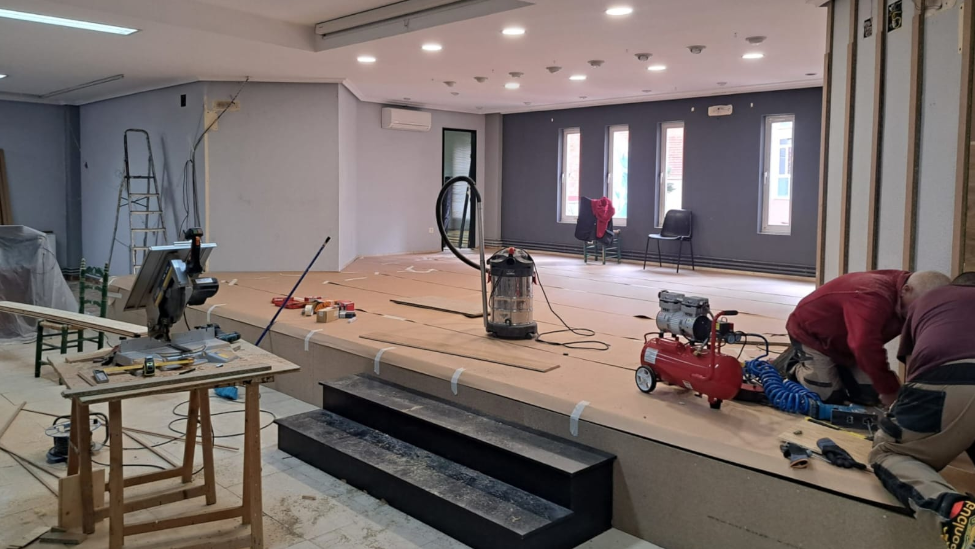 La Escuela Taller de La Bañeza reforma el salón de actos del Centro Cultural Tierras Bañezanas