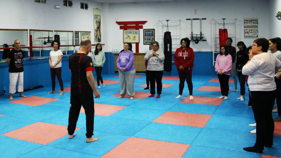Curso gratuito de autodefensa femenina en La Bañeza