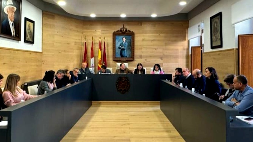 El PSOE se pronuncia ante la suspensión de la subida salarial del 31% aprobada por PP y Vox en La Bañeza