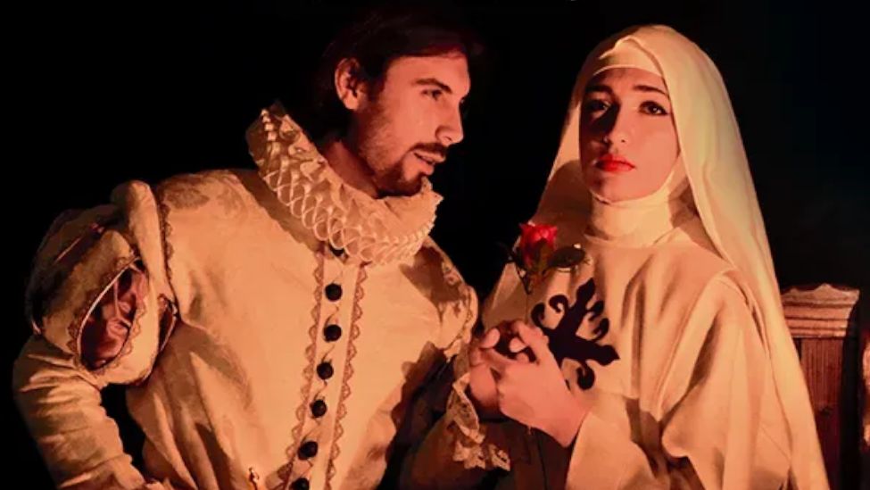 La Bañeza viaja al Siglo de Oro: visita en La Harinera la exposición de trajes de época