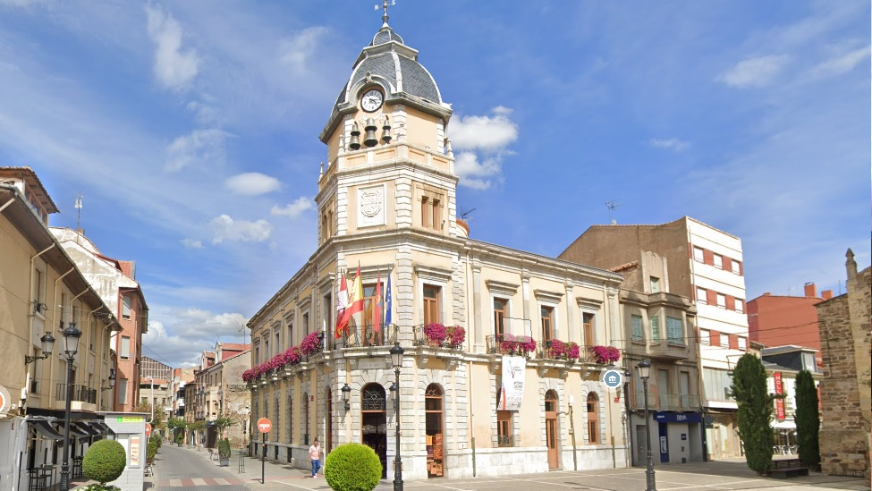 El PSOE de La Bañeza denuncia la falta de transparencia, los reveses judiciales y el caos en la gestión del Ayuntamiento