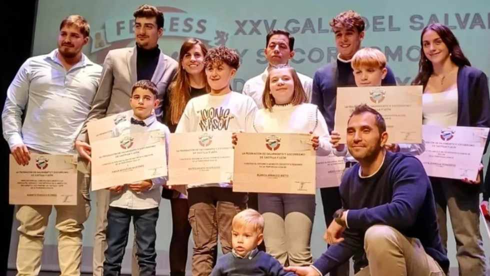 Doble celebración y lluvia de premios para el C.D. SOS La Bañeza en las galas del deporte