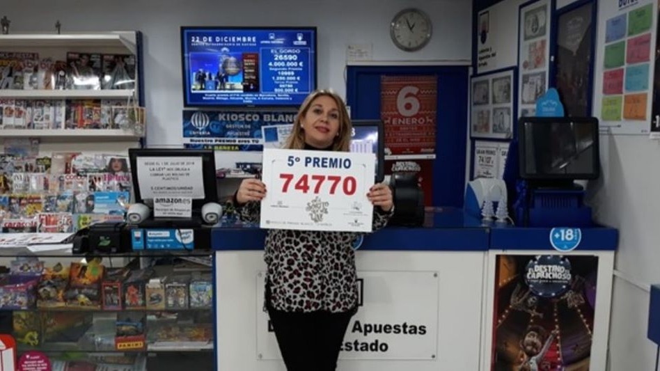 Miriam Blanco vendedora de un 5º premio en La Bañeza