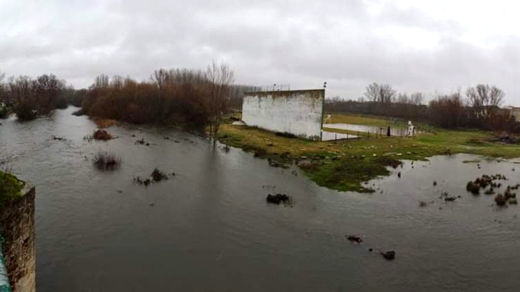 Órbigo desbordado a su paso por Cebrones del Río. Meto Bedunia