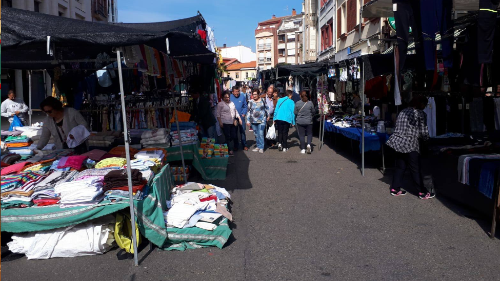 El Mercadillo de La Bañeza se adelanta al viernes por el Puente de la Constitución