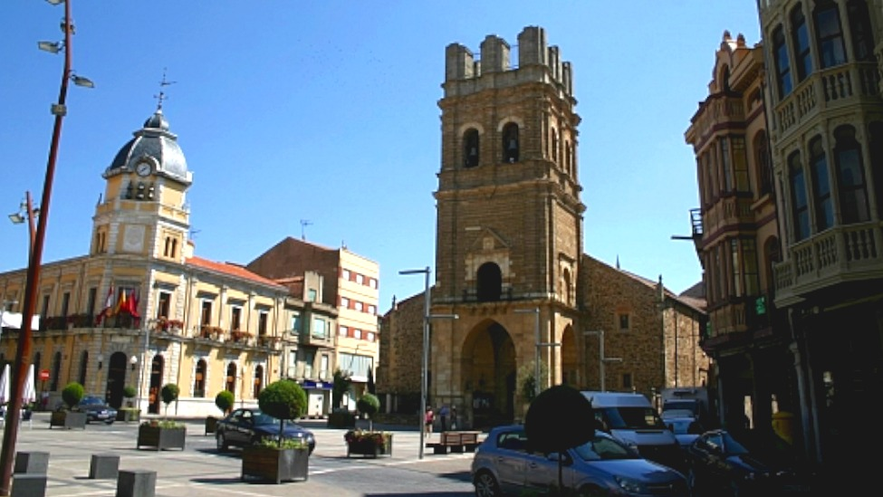 Cruce de acusaciones en La Bañeza: El PSOE denuncia una sanción judicial al alcalde y el PP asegura haber cumplido con la legalidad