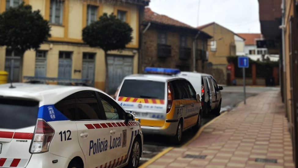 La Policía Local de La Bañeza interviene en un incendio en una cocina