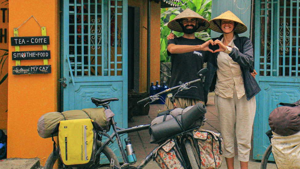 De La Bañeza a Japón: Sandra y Jairo comparten su viaje de 52.000 km en bicicleta y presentan Granja Madraviel