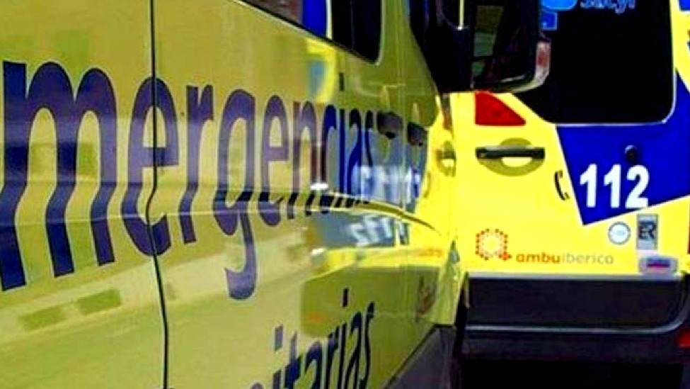 Tres heridos tras un aparatoso vuelco en una colisión en Requejo de la Vega