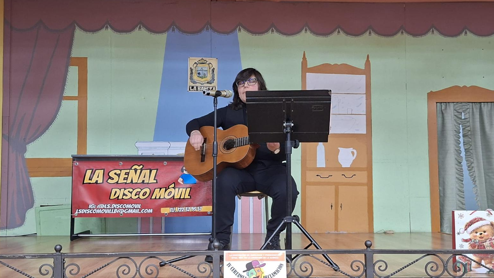 La declamación poética brilla en La Bañeza: Icíar González gana el IV Certamen de Jubilados